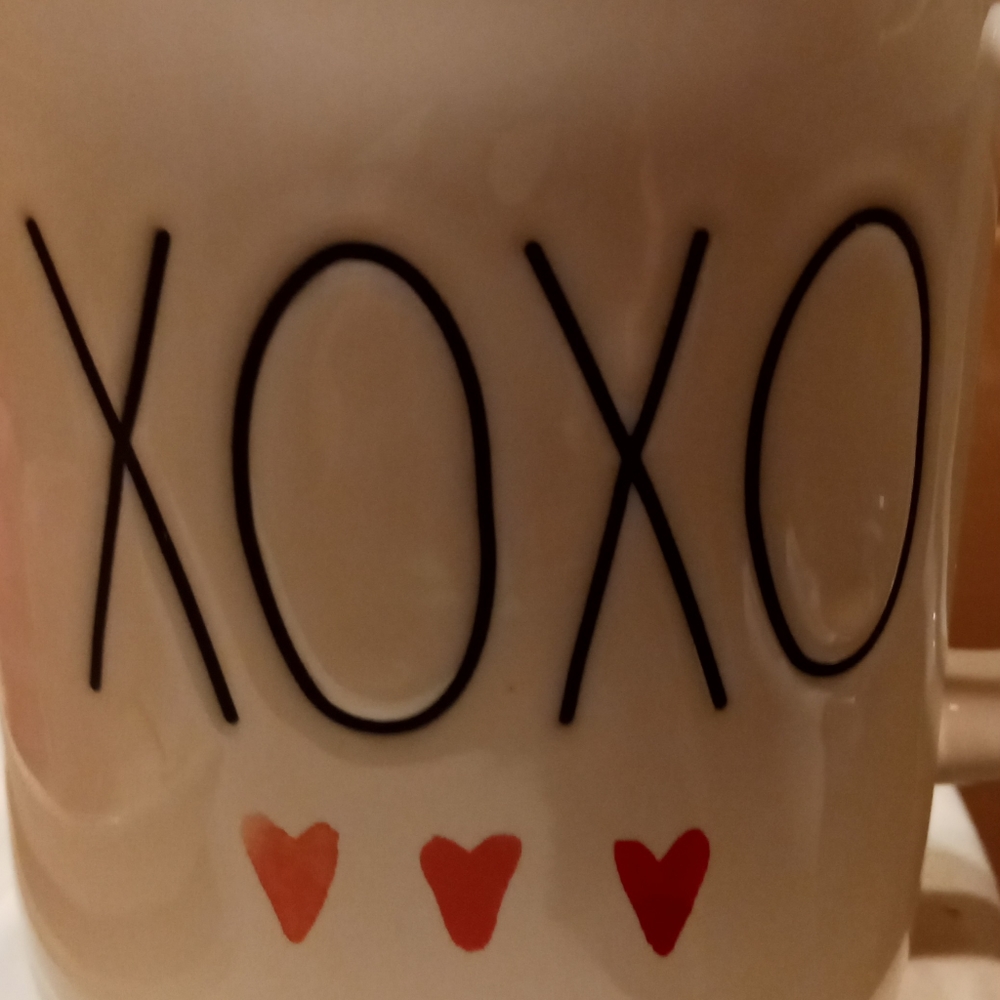 Rae Dunn XOXO 16oz mug
